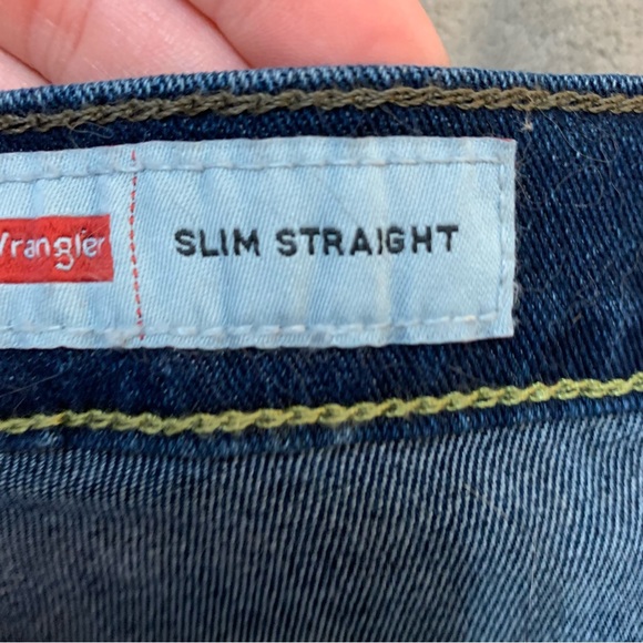 Wrangler jeans. Womens. Like new. 36x32. Slim Straight. - Picture 3 of 7